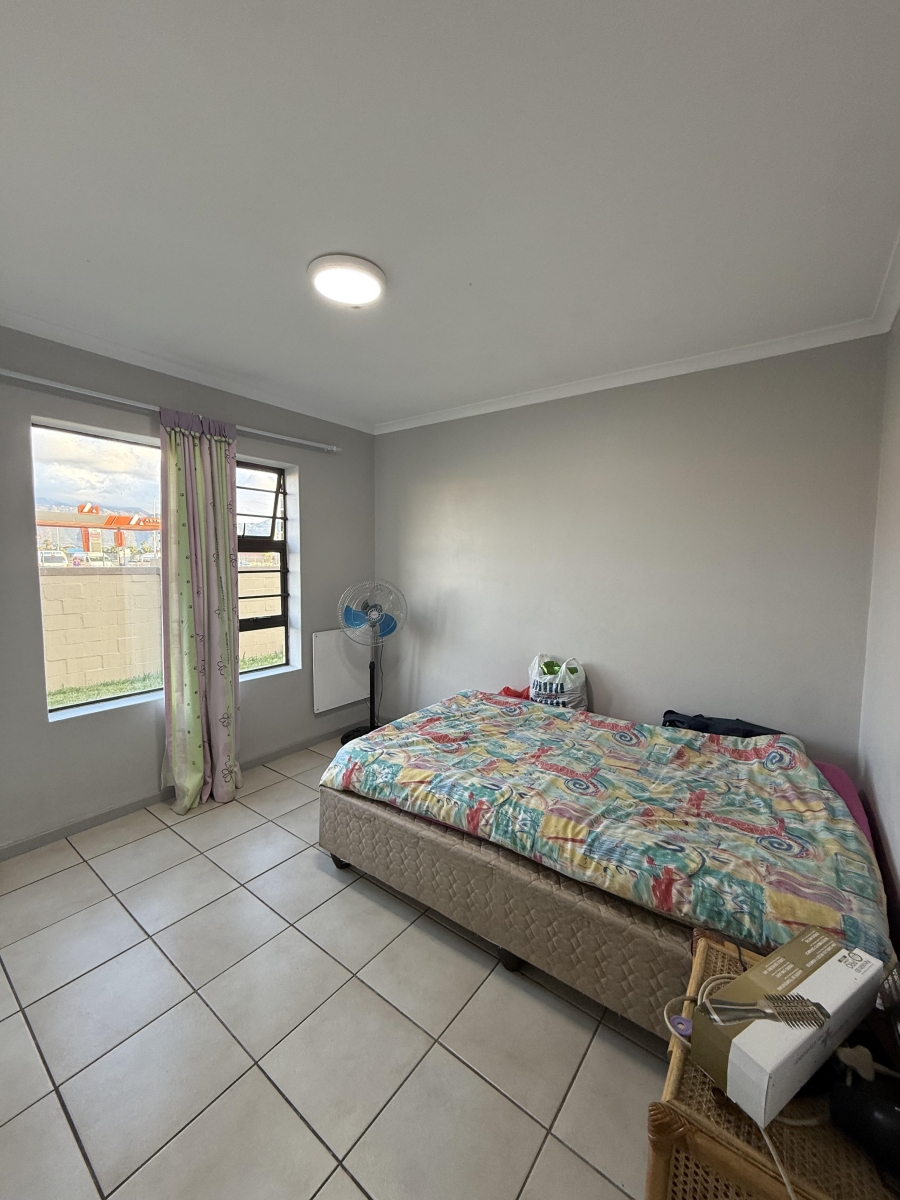 To Let 2 Bedroom Property for Rent in Guldenland Western Cape